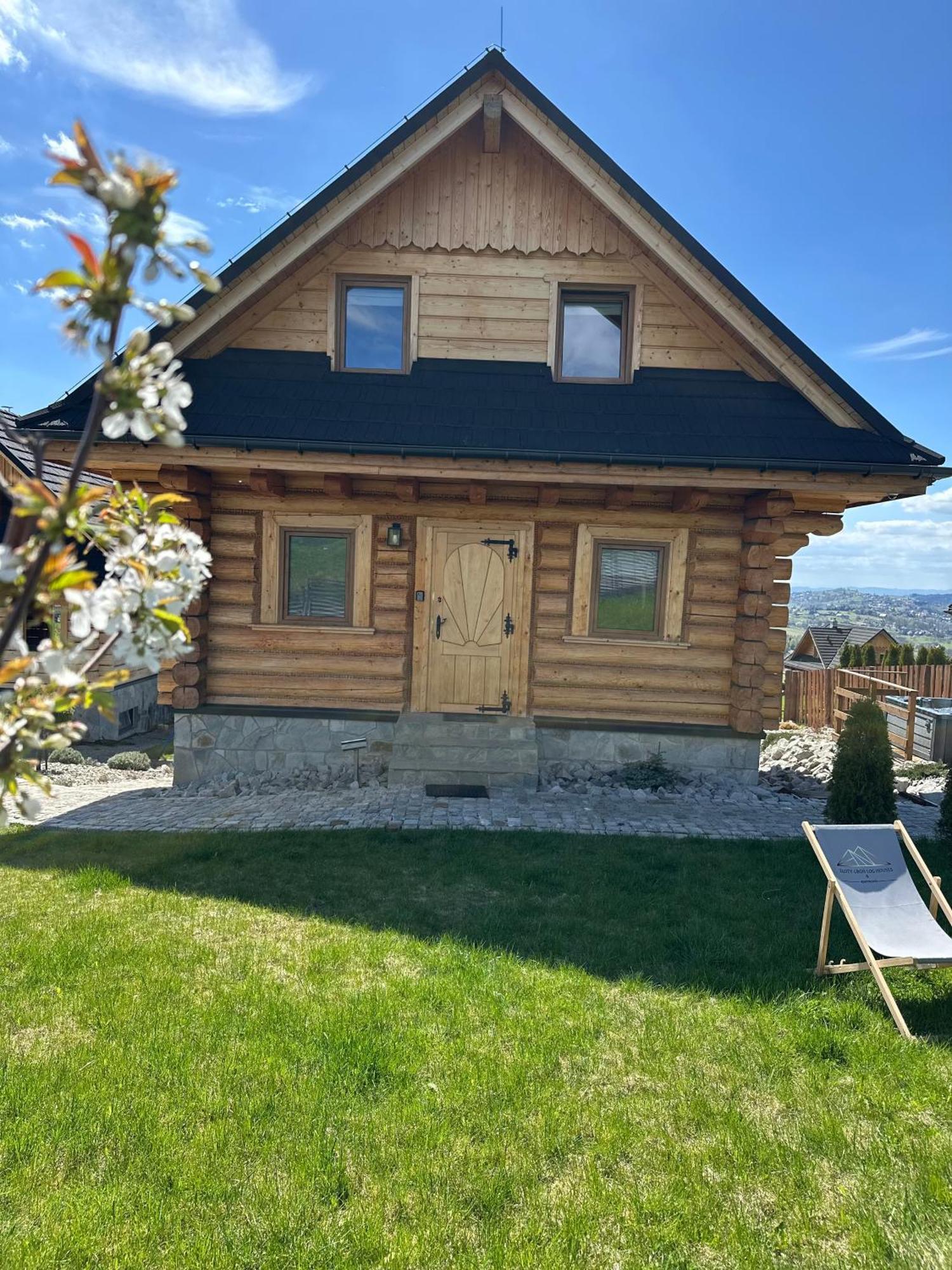 Zloty Gron Log Houses & Apartments イステブナ エクステリア 写真